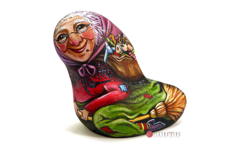 Befana sasso dipinto