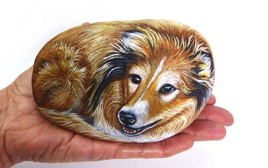 Ciottolo dipinto con cane Lassie