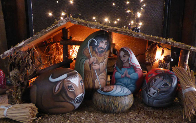 Natale presepe di sassi dipinti