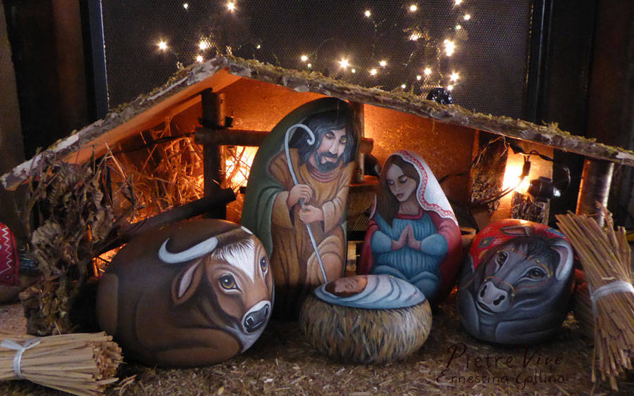 Natale presepe di sassi dipinti
