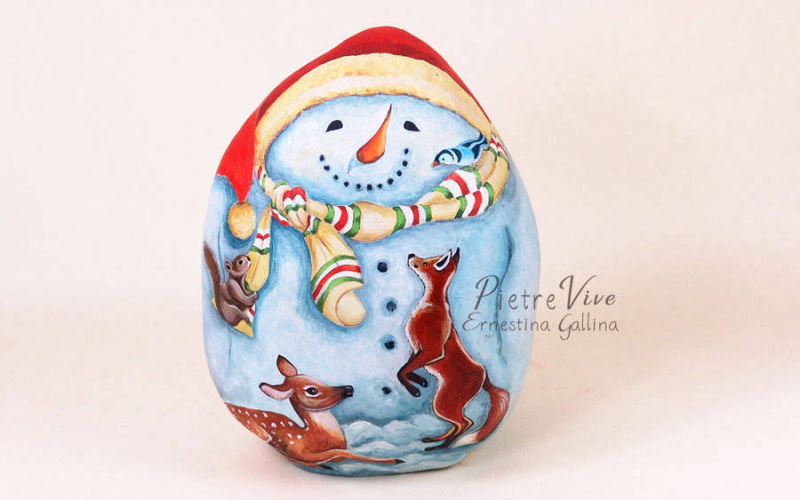 Pupazzo di neve Natale  sassi dipinti